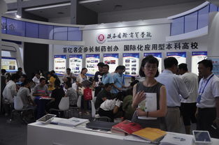 陕西国际商贸学院咨询会展厅 商务信息咨询热潮涌动，门庭若市显活力